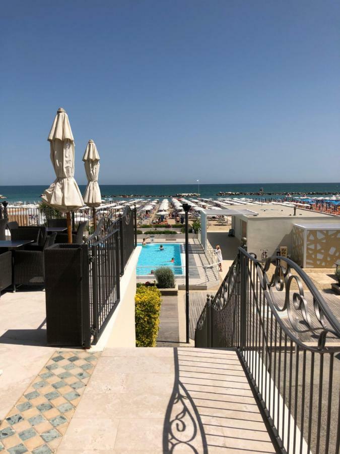 Hotel La Rosa Каттоліка Екстер'єр фото